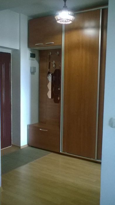 Închiriez garsoniera