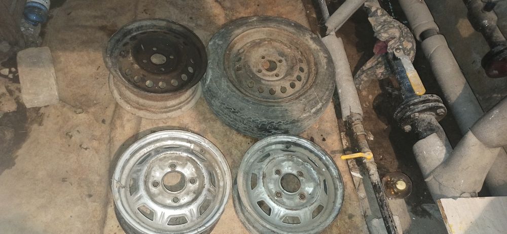 Продам диски на 13 четырехдырые