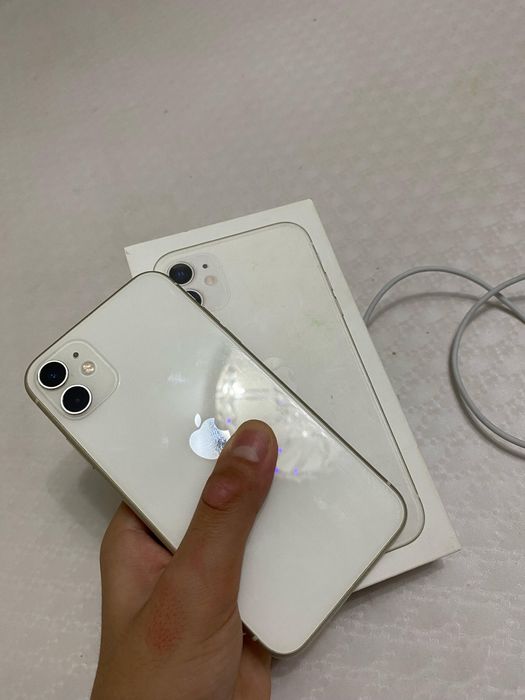 Продам айфон 11на 64г