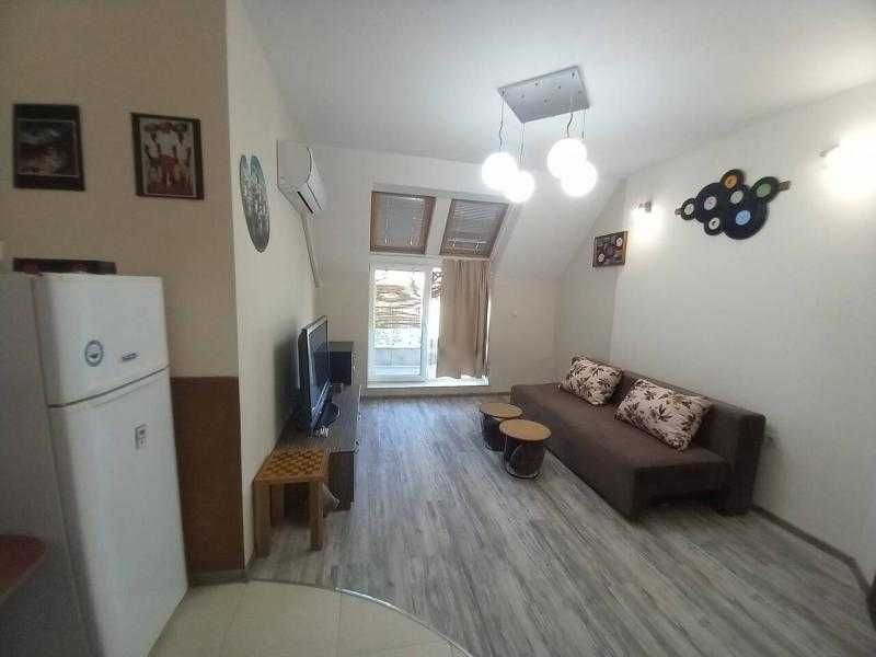 Дава се под наем Двустаен апартамент в Бургас, Лазур - 56 кв.м за 510 € - Снимка #1