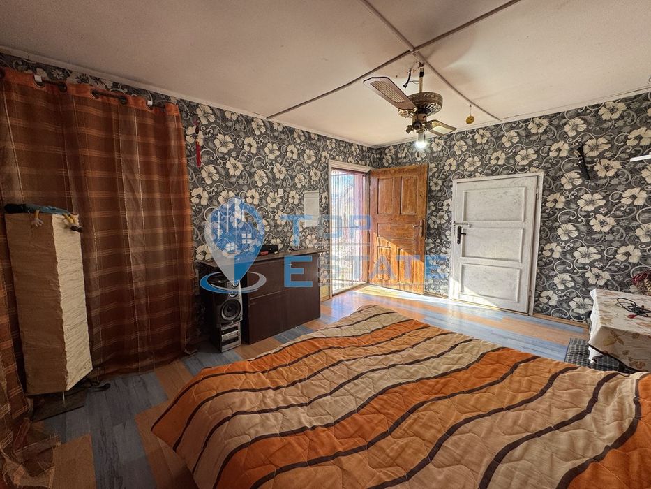 Къща в близост до центъра на село Правда, област Велико Търново