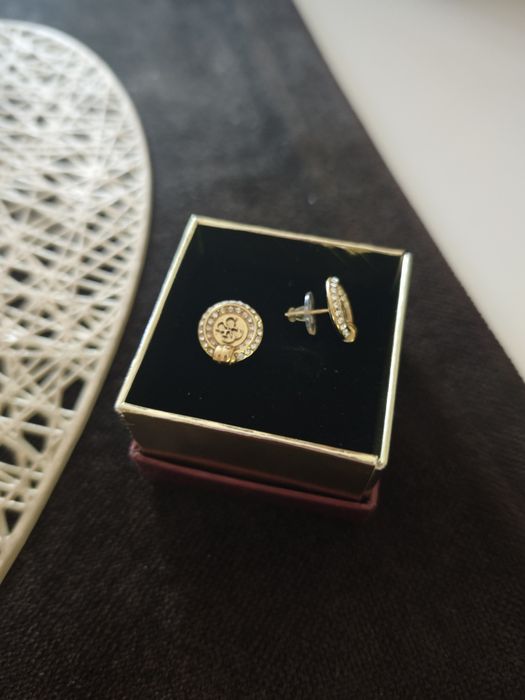 Нежни обици Guess