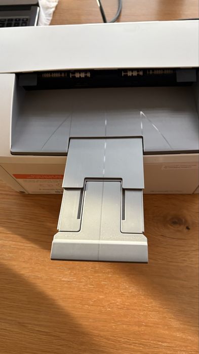 HP LaserJet M110wе почти НОВ