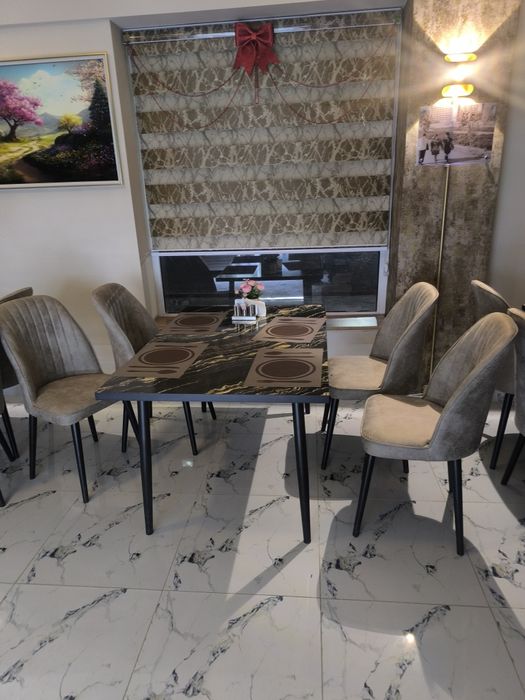 Стол и стулья для кафе