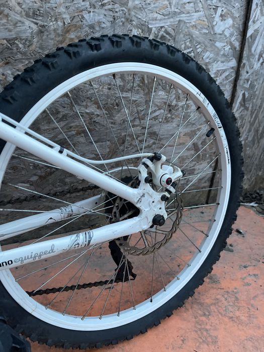 Bicicleta apollo caze frane pe disc roti 24” cadru aluminiu