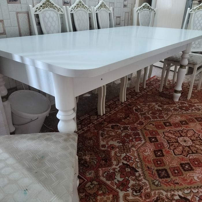 Стол для гостиной
