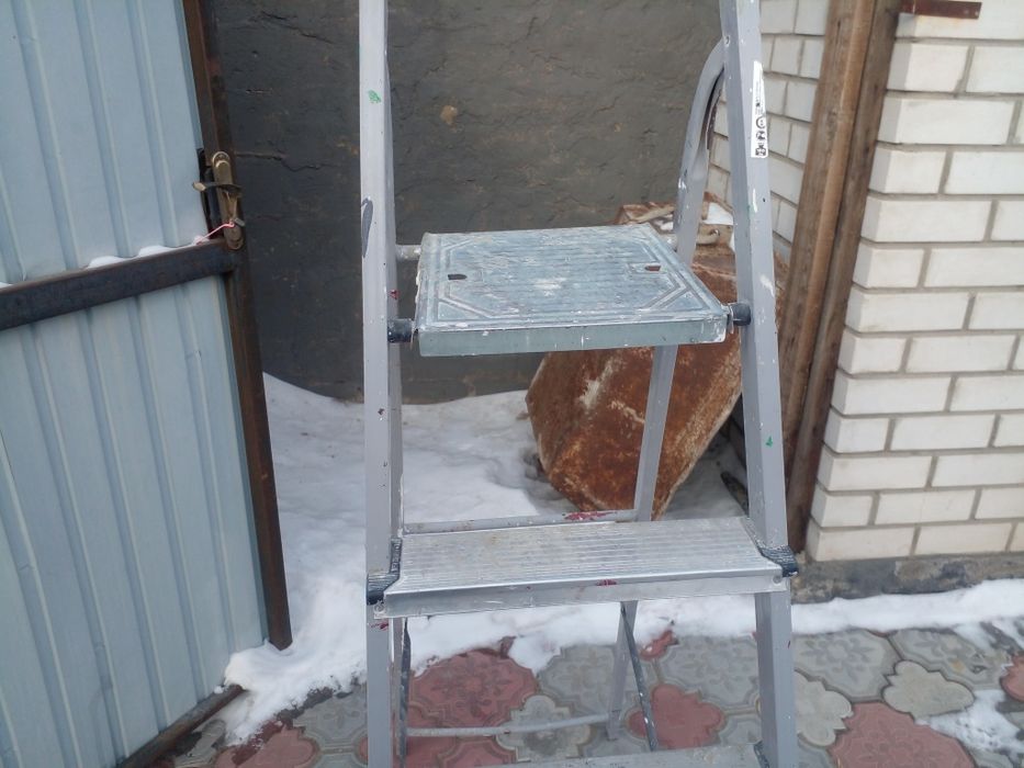 Сдам стремянку пять ступеней