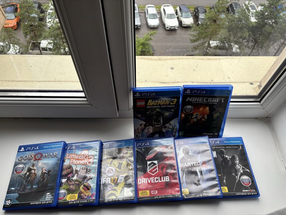 Play Station 4 полный комплект + 8 игр