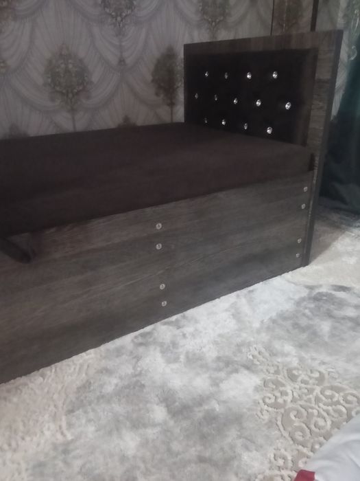 Срочно продам диван одно спальное