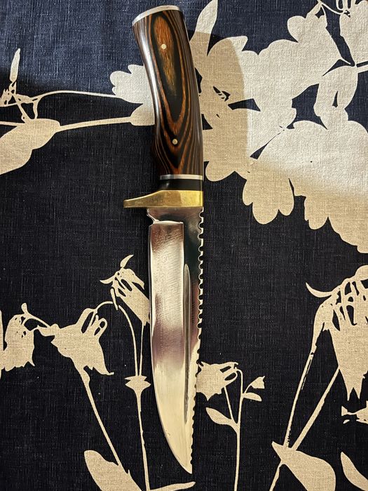 Ръчно изработен ловен нож с фултанг конструкция