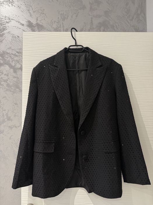 Черно сако с камъчета