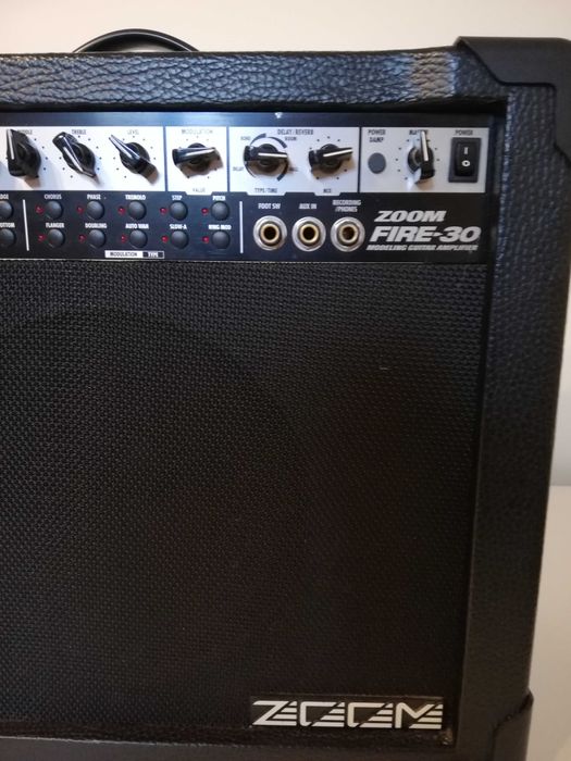 Amplificator  ZOOM Fire 30 - 30 W pentru Chitara Electrica - Impecabil