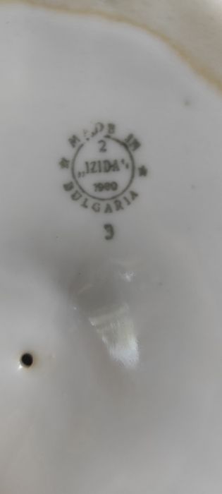 Българска порцеланова статуетка