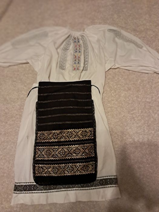 Costum popular pentru femei  foarte vechi păstrat in condiți bune