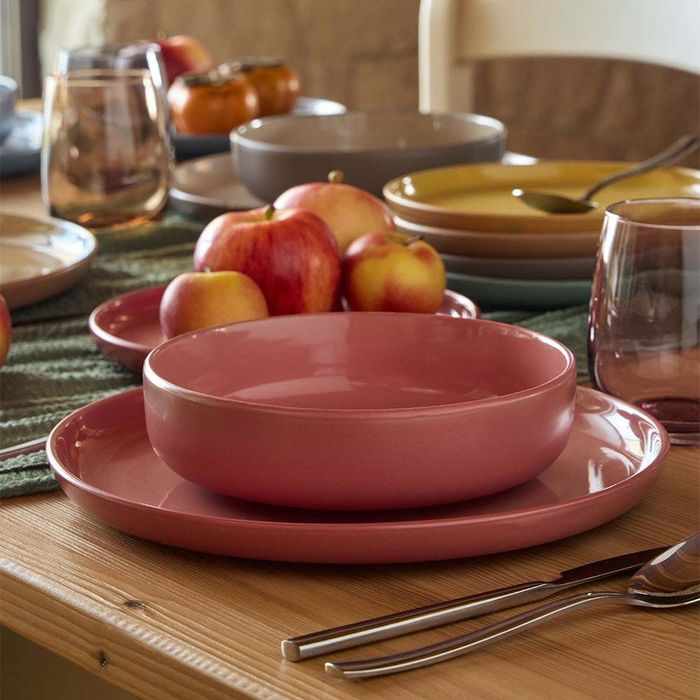 Цветен сервиз за хранене