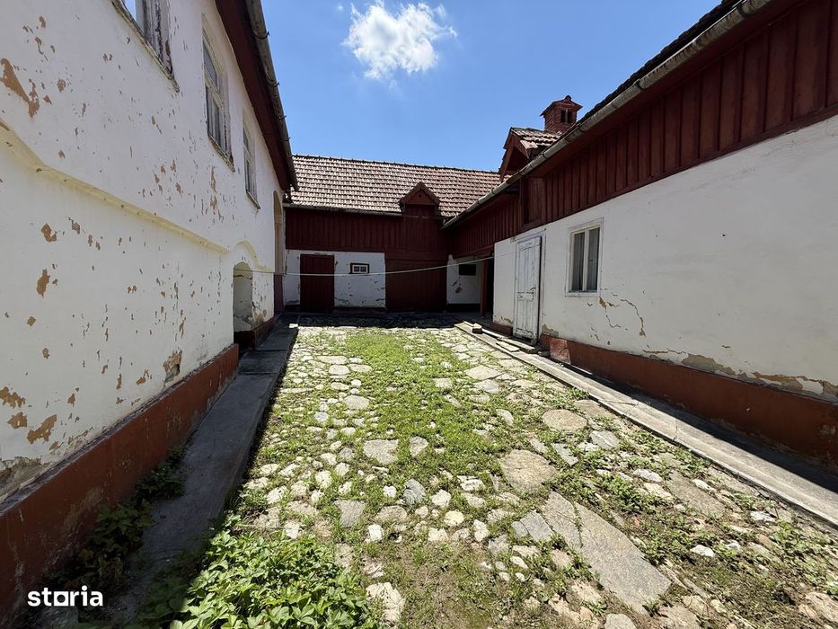 Casă cu curte și anexe în Poiana Sibiului