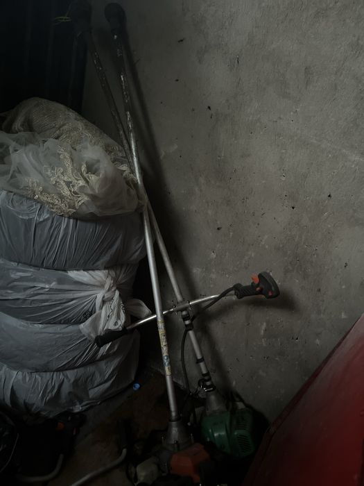 бензо триммер.   .