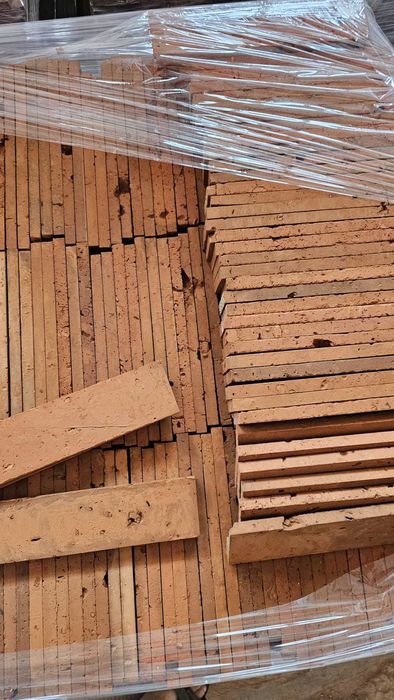 Caramidă feliată aparentă.