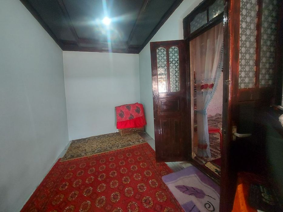 3 xonali kevartirga obmen 4 sotik uchastka 7 xonali