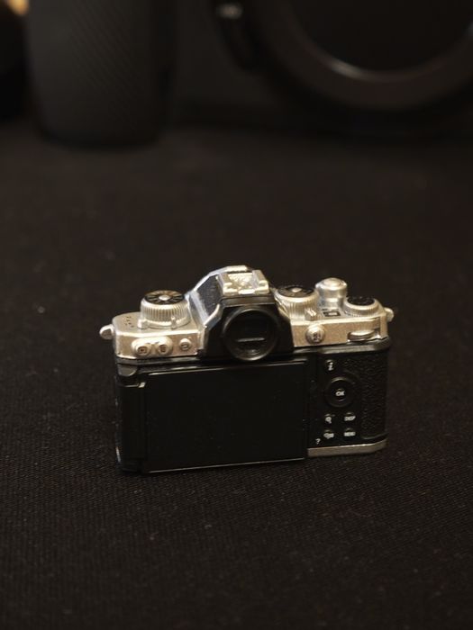 Miniatura Nikon Zfc (Gashapon - Nikon Z fc)