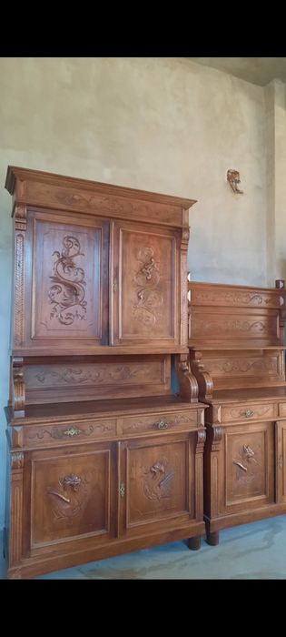 Mobilă din lemn masiv