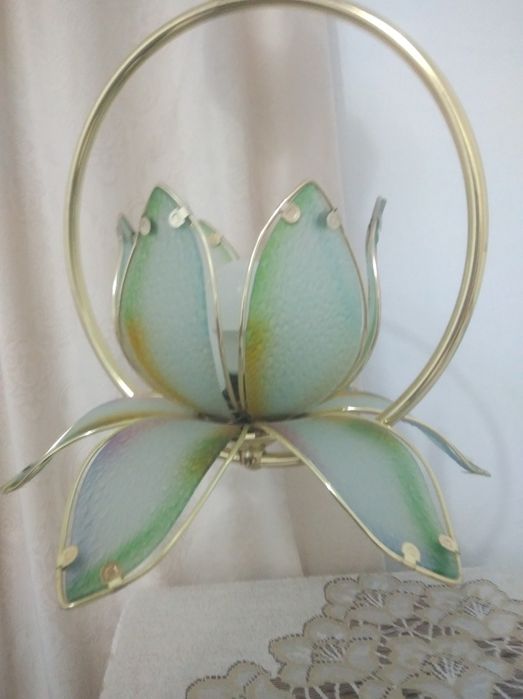 Продам люстру, стекло.