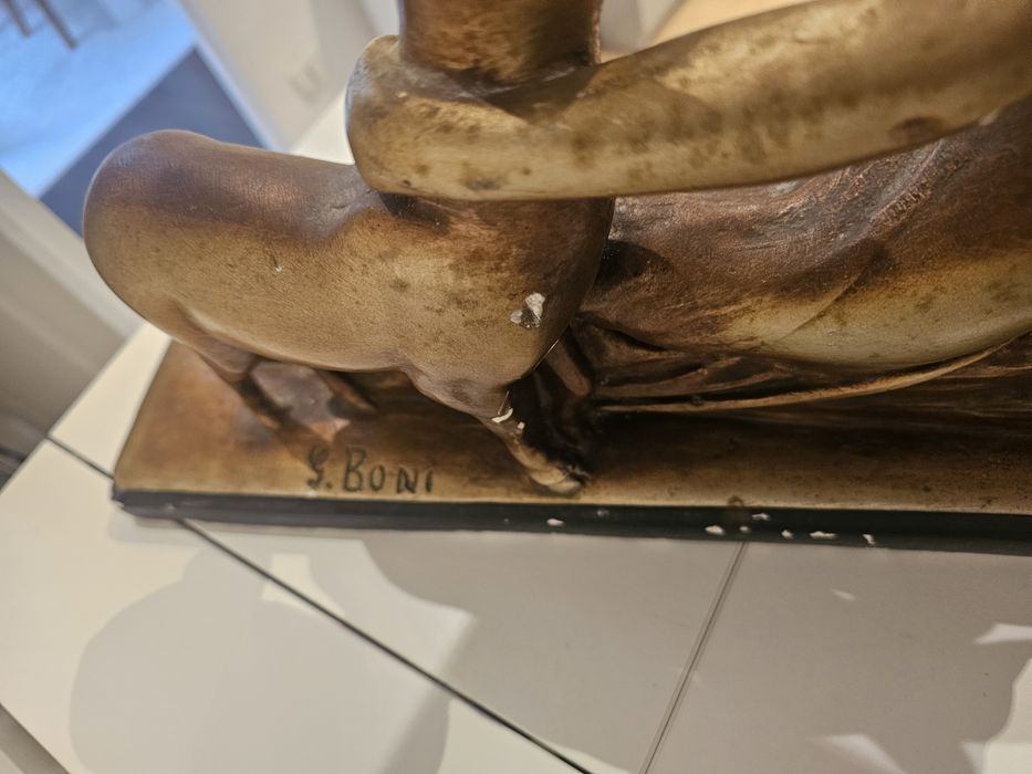 Декоративна гипсова статуя – жена с еленче (подпис L. Boni)