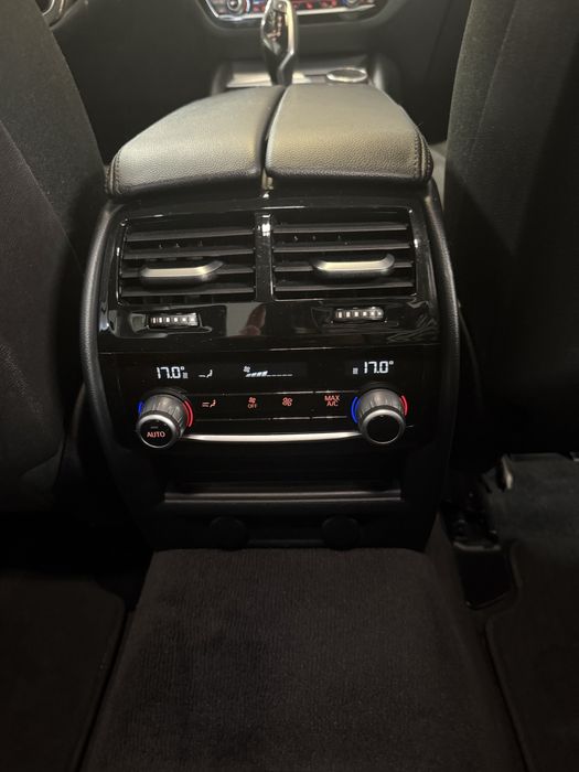 Bmw g30 520d xdrive 4x4 190cp Webasto carlig Service reprezentanta