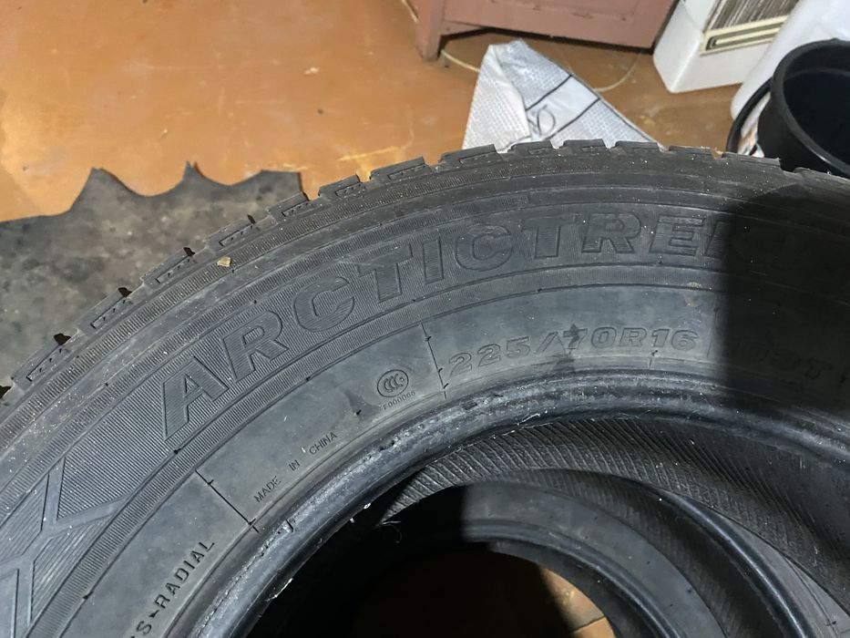 Продам шипованную резину 225/70/р16