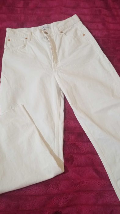 Много дънки на Зара