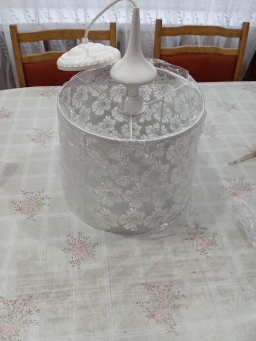 Продам две люстры