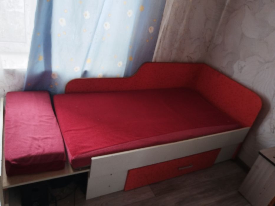 Продам угловой детский и шкаф