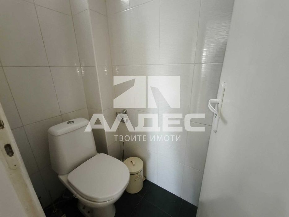 Дава се под наем Тристаен апартамент в София, Център - 115 кв.м за 947.58 € - Снимка #12