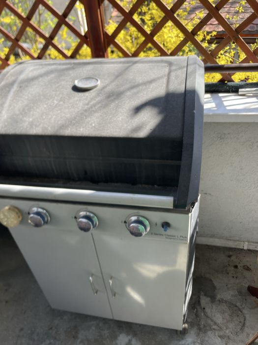 Gratar de exterior pe gaz