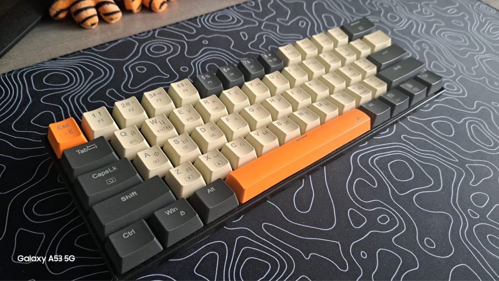 Продам клавиатуру Redragon Caraxes Pro