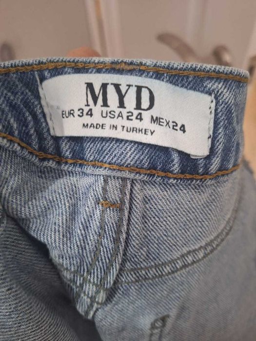 Продам джинсы с бабочками