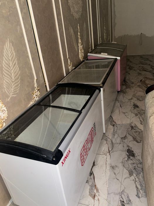 Продам витринный холодильник