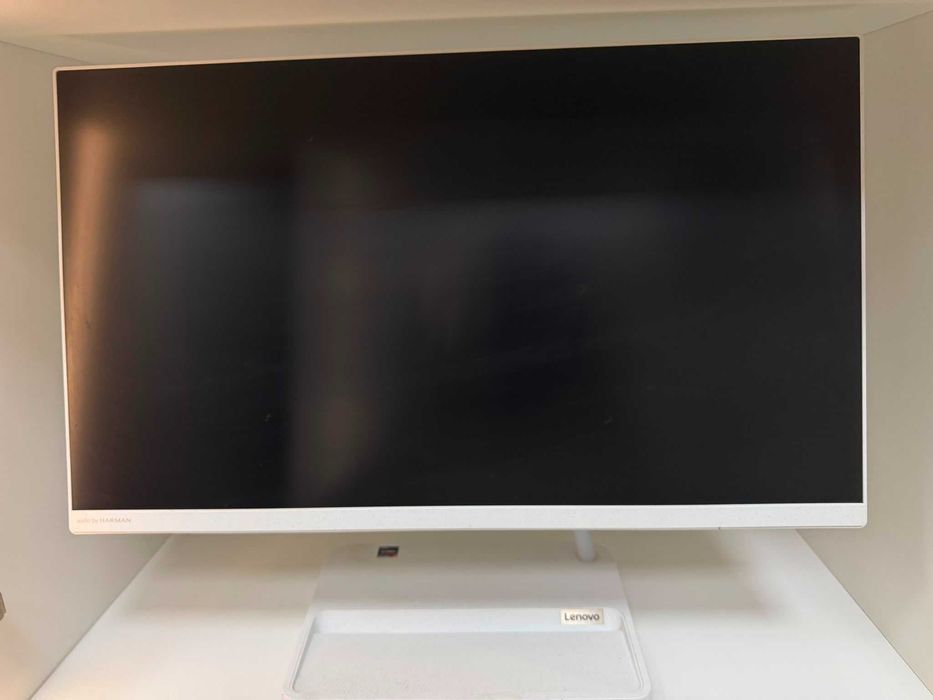 Dracula Amanet: Lenovo IdeaCentre AIO 3 24" Ryzen 7 7730u  16Gb Ram, 512Gb SSD, Full HD.
