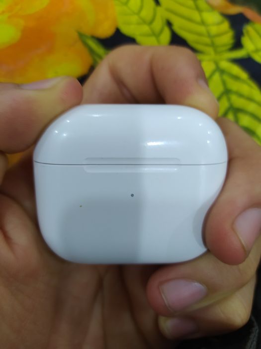 AIRPODS 3, с чехлом NIKE всё работает на отлично недавно купил