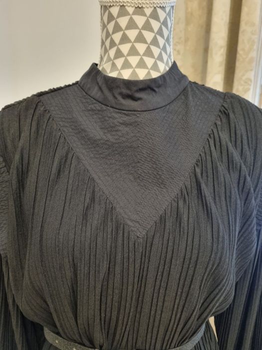 Zara черна къса рокля с плисета, L размер