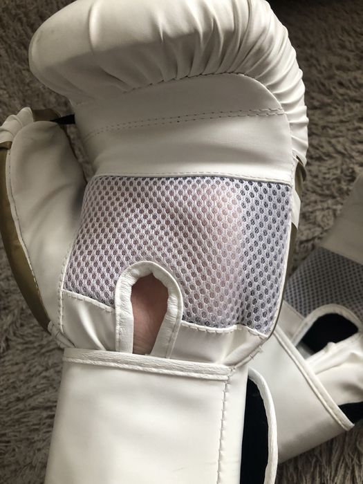 Боксерские перчатки