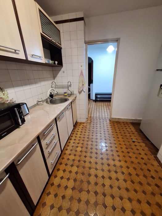 Inchiriere apartament cu 3 camere sector 4