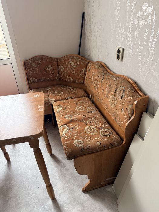 Стол + уголок + 2 табуретки