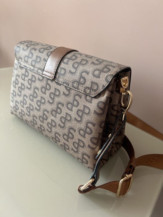 Бежова дамска чанта