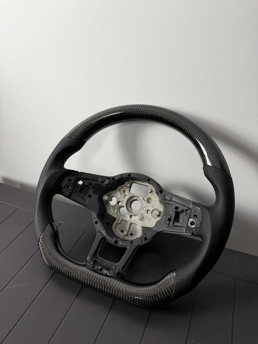Volan din carbon pentru VW Golf 7 GTI R R line