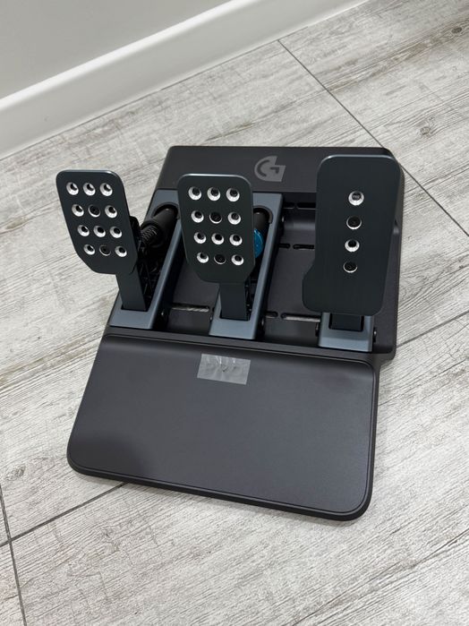 Logitech PRO Racing Wheel + PRO Racing Pedals DD11