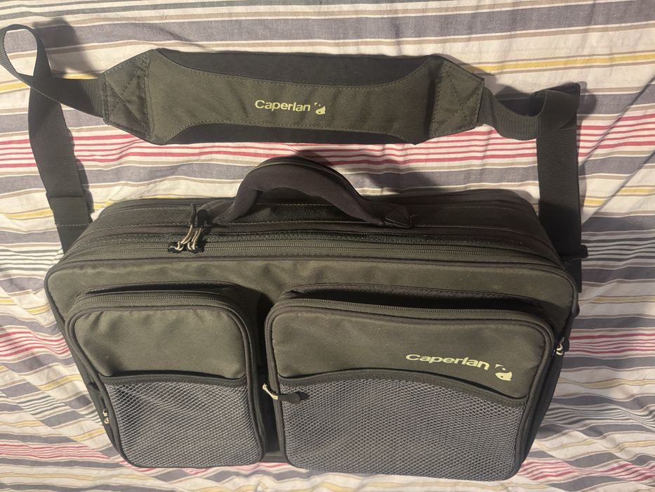 Vand geanta pescuit cu masuta incorporata