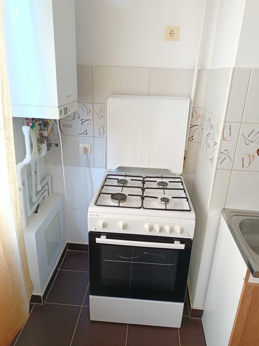 Închiriez apt 2 camere