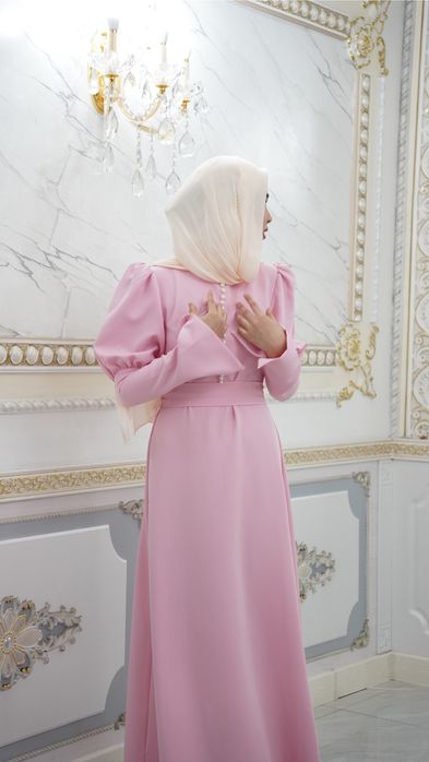 Платье новое продам срочно