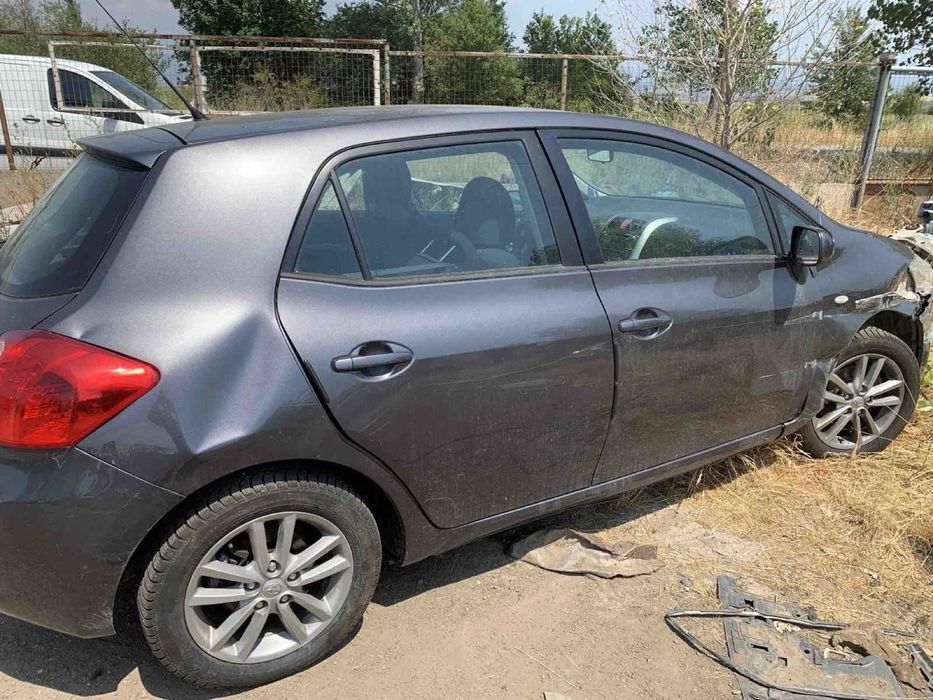 Toyota Auris 2.2D-CAT D4D/1.4D4D/1.4i на части